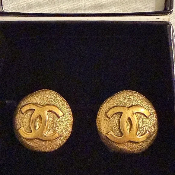 Vintage CC Logo Chanel Clip-on Earrings 1994